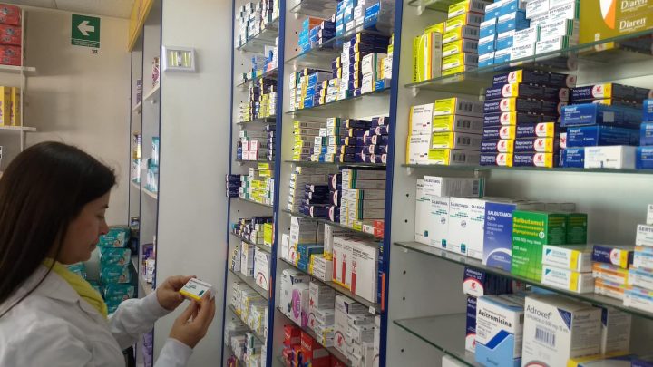 Prohíben funcionamiento a dos farmacias en Quillón