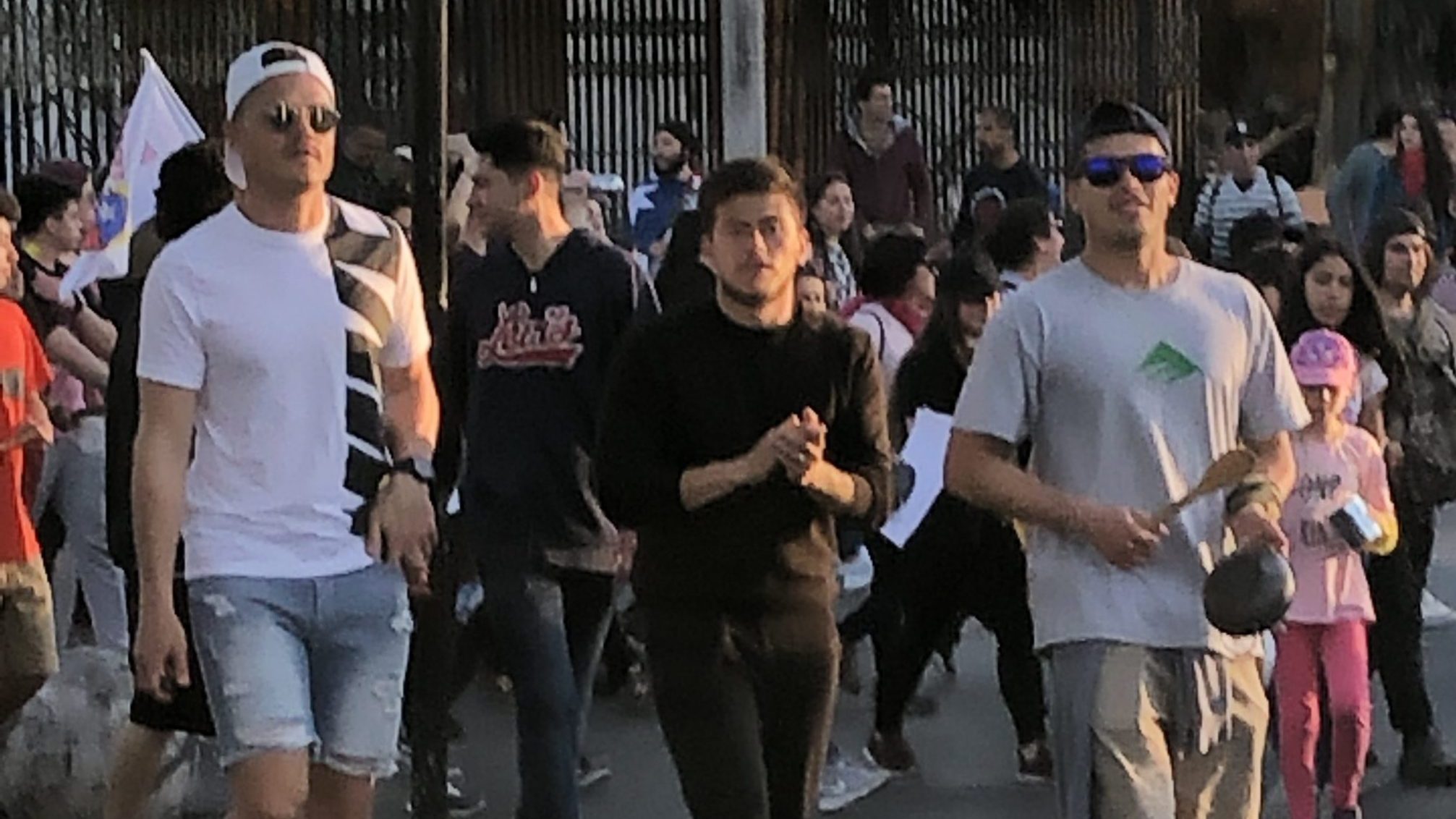 Jugadores del Rojo participaron de masiva marcha por demandas sociales