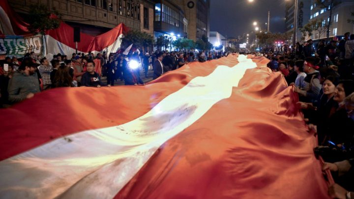 Corte constitucional evalúa demanda contra cierre del Congreso en Perú