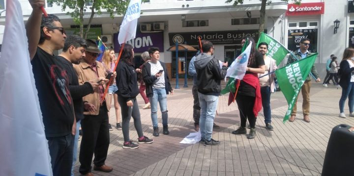 Protestan en Chillán: "Sacar a militares a las calles en Santiago es erróneo"