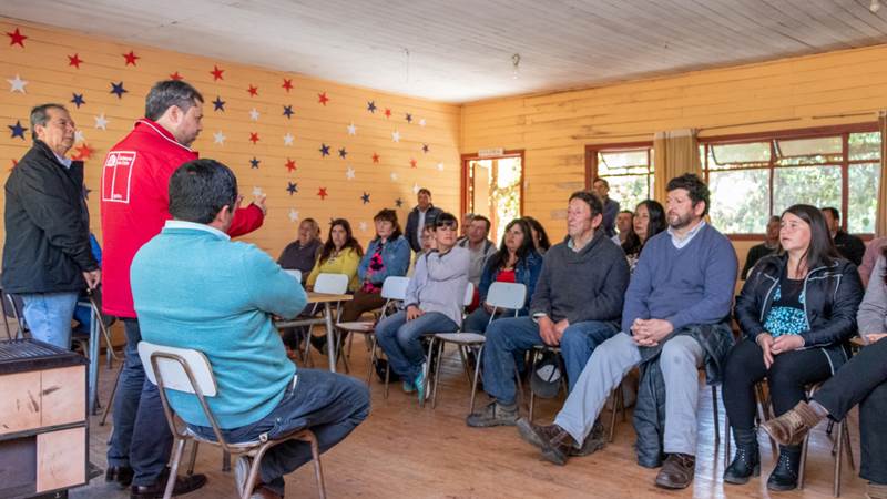 Vecinos revisan proyecto de plantel porcino que pretenden instalar en Ñiquén