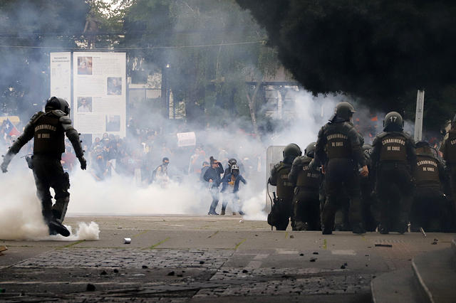 Marcha pacífica en Chillán terminó con lacrimógenas y piedrazos