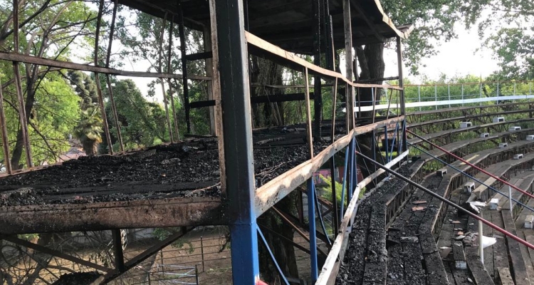 Daños por incendio en medialuna de Chillán y San Carlos obliga suspender actividades