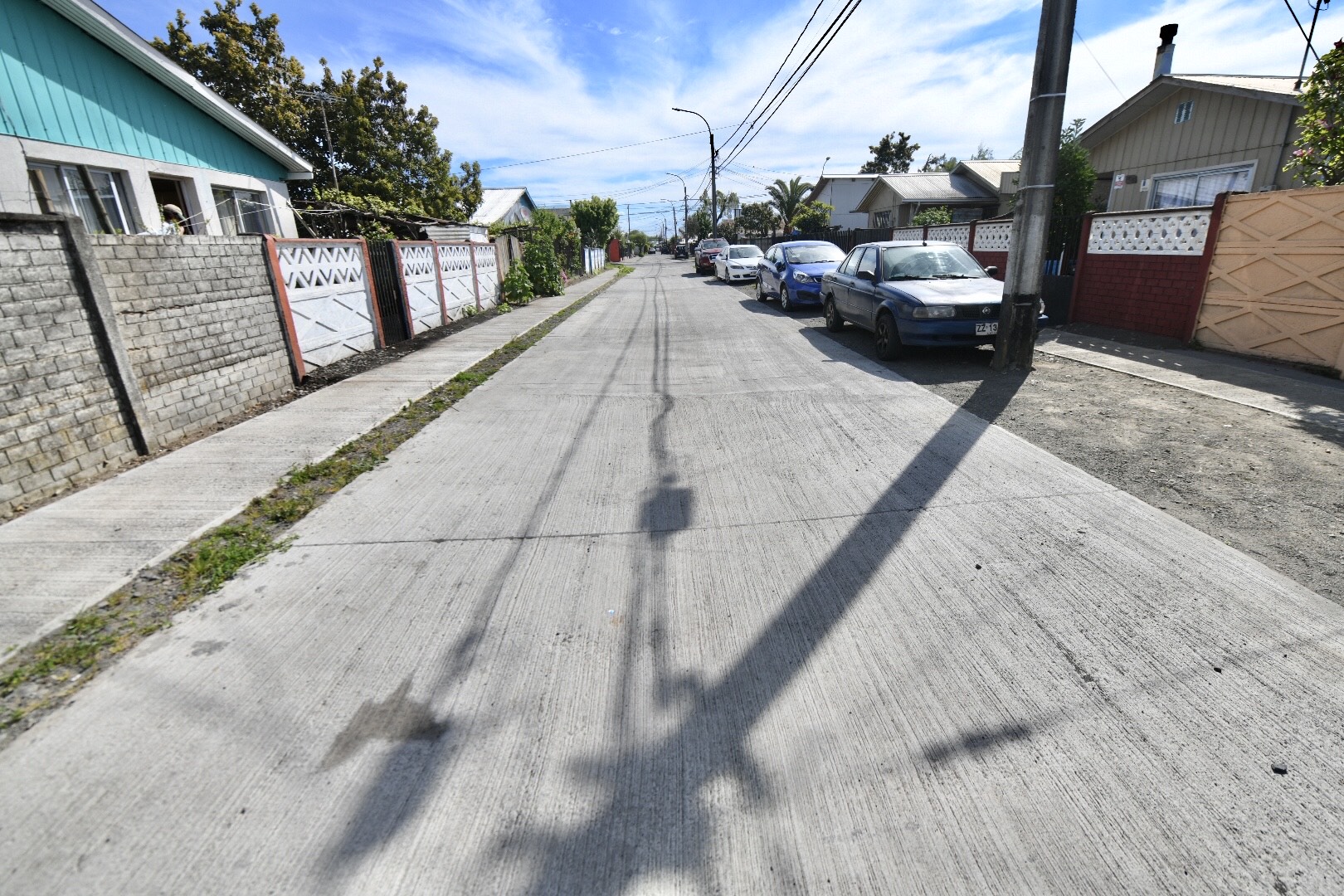 Pavimentan calles y veredas en la Luis Cruz Martínez