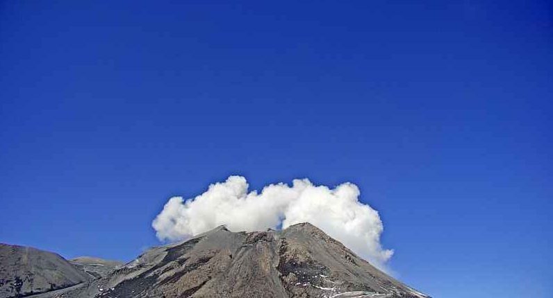 Volcán Chillán presentó un nuevo sismo con fractura de material
