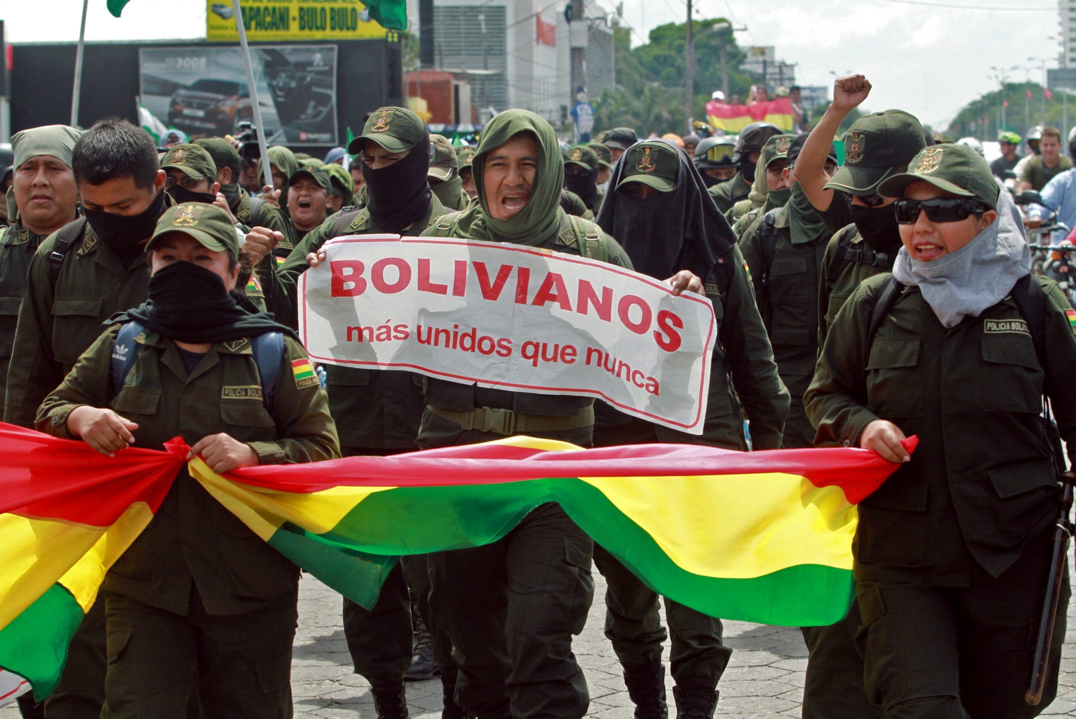 Evo Morales convoca a diálogo en una Bolivia bajo tensión máxima