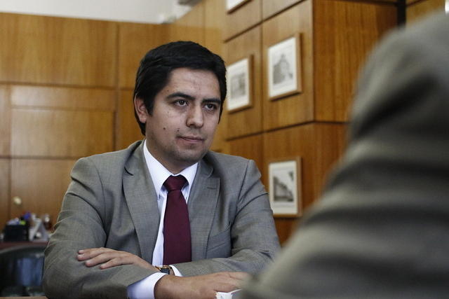 Seremi Enrique Rivas asume como gobernador de Diguillín