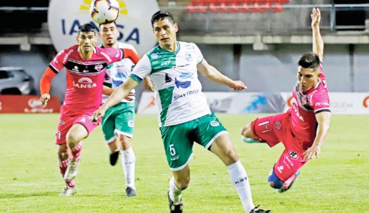 Fútbol chileno sigue paralizado tras decisión del Sifup