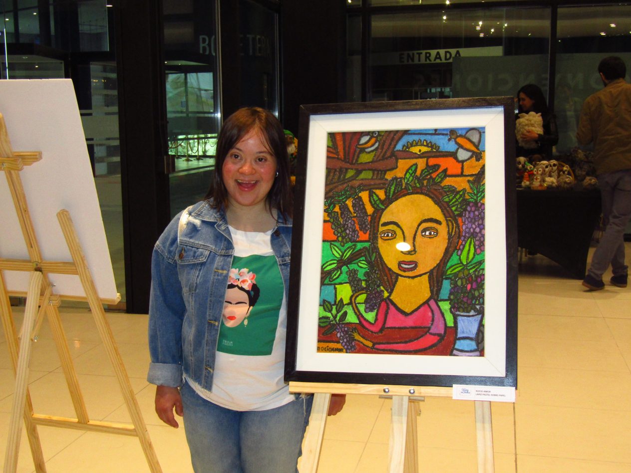 Chillaneja Rocío Amor ganó primer lugar en muestra artística sobre vinos de Ñuble