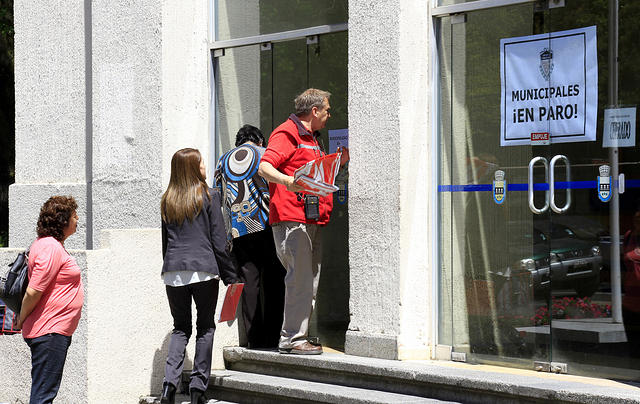 Funcionarios municipales de Chillán se adhieren al paro nacional