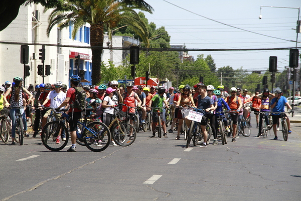 Más de 400 ciclistas protestaron por las calles de Chillán