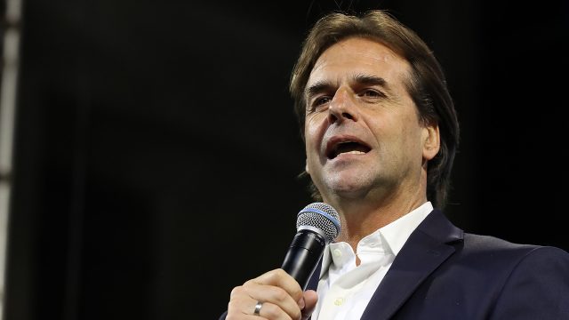 Electo presidente de Uruguay anuncia creación de ministerio y auditorías al Estado
