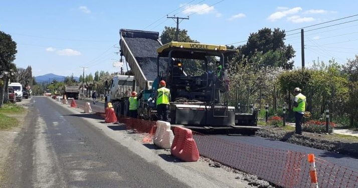 Inician reparación de baches en camino a Quinchamalí