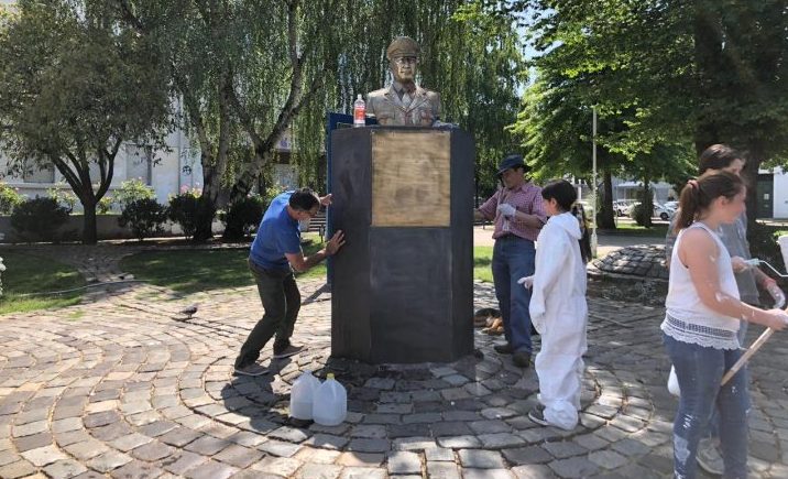 FACh destaca a vecinos que limpiaron busto de Arturo Merino Benítez en Chillán