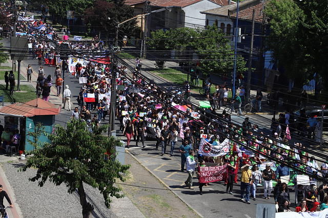 Así se vivió la masiva marcha del sector público y la Mesa Social en Chillán