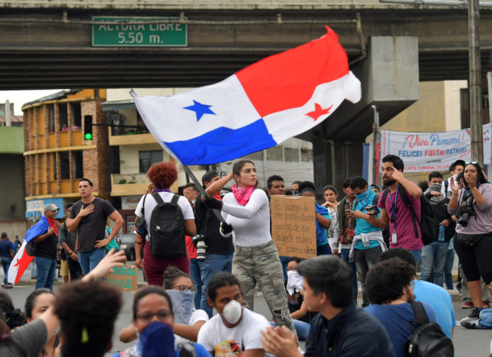 Centenar de detenidos en protestas contra reforma constitucional en Panamá