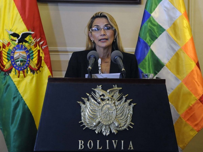 Presidenta de Bolivia releva de su cargo a influyente ministro