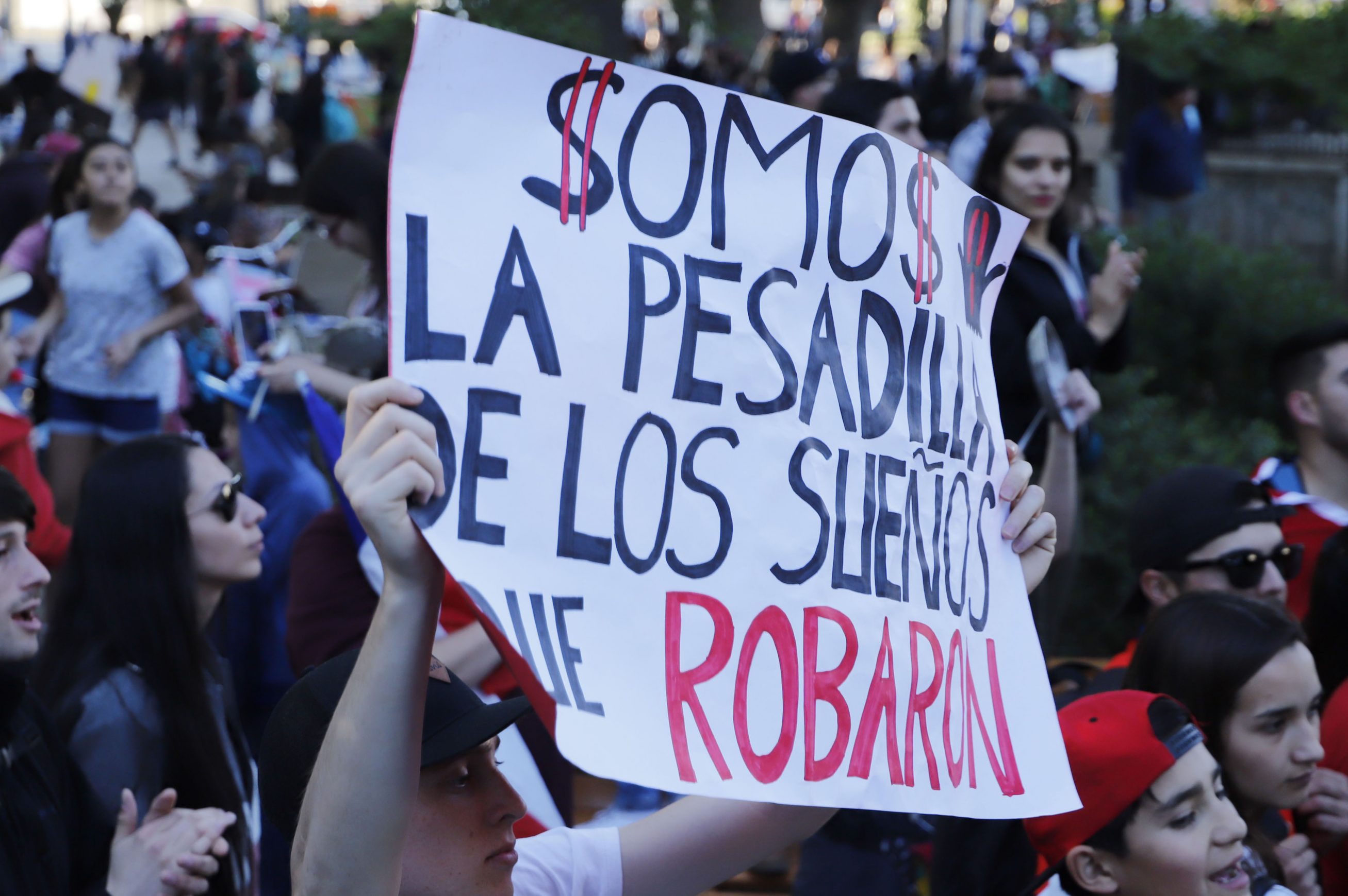 Académicos analizan origen económico de movilizaciones