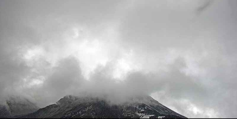 Volcán Chillán presentó nueva explosión con columna de gases de 800 metros