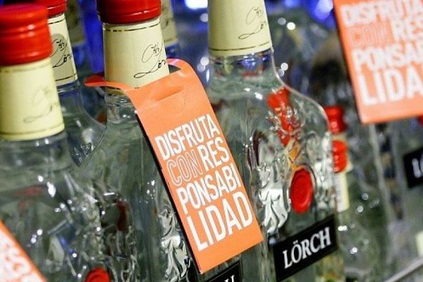 Buscan eliminar la exigencia de cédula de identidad para comprar alcohol