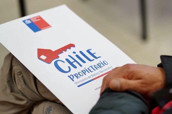 En Chillán 70 familias se convirtieron en propietarias de terrenos