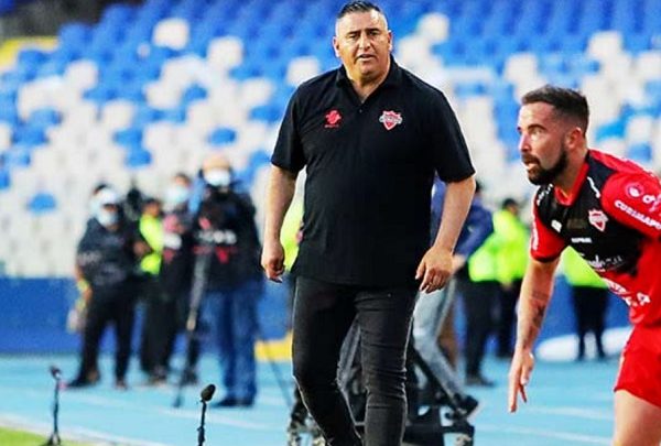 García: "Es difícil estar con la cabeza puesta en el partido ante Colo Colo"