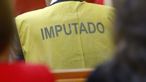 Hombre que intentó asfixiar a su pareja en plaza quedó en prisión preventiva