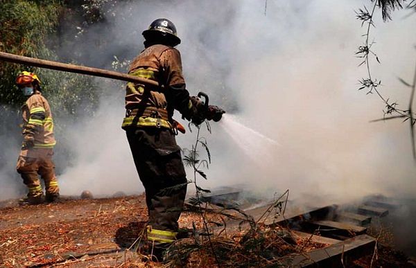 Cancelan Alerta Amarilla tras control de incendios de Ninhue y Quillón