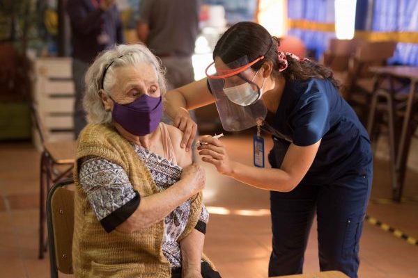Ampliación de vacuna bivalente permitirá llegar a 307 mil personas en Ñuble