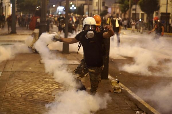 Choques entre Policía y manifestantes en nueva marcha contra Boluarte