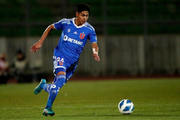 Aston Villa prepara oferta para Universidad de Chile por Darío Osorio