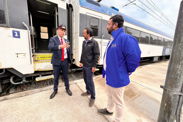 Autoridades se reúnen para avanzar en extensión del tren a Bulnes