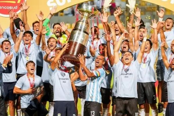 Magallanes venció en penales a Colo Colo y se quedó con la Supercopa