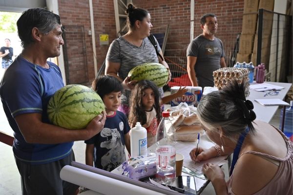 Autoridades visitan centros de acopio y destacan masiva ayuda solidaria