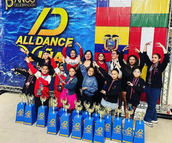 Bailarinas chillanejas dejan en alto a Ñuble: regresaron con 28 trofeos de Sudamericano