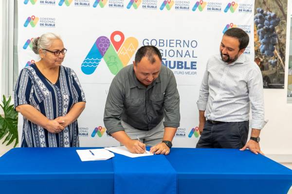 Familias damnificadas firman primeros contratos de arriendo con bonos de hasta $420 mil