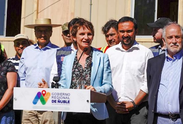 Alcaldes de las comunas más afectadas aseguran que viviendas de emergencia están en plena instalación