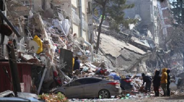 Turquía declaró tres meses de estado de emergencia en las zonas terremoteadas