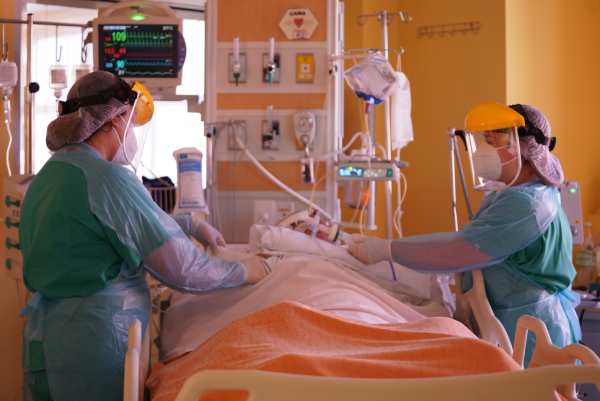 A tres años del inicio de la pandemia: "Cifras de contagio se han mantenido estables, sin curvas ascendentes"