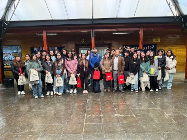 Alumnos de Coelemu y Bulnes asisten a gira tras postular a subvención