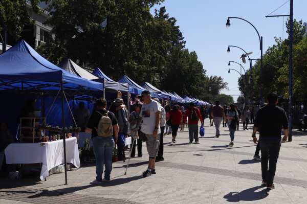 Locatarios del Paseo Arauco acusan que feria los está perjudicando