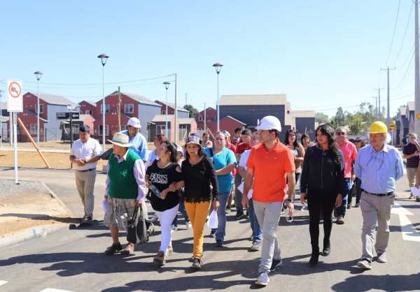 Familias de Yungay y Quillón conocieron sus futuras viviendas