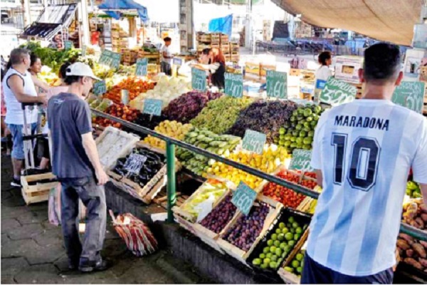 Inflación en Argentina superó los tres dígitos y es la más alta desde 1991