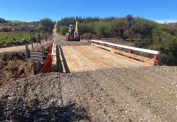 Inician reposición del último puente destruido por los incendios en Ñuble