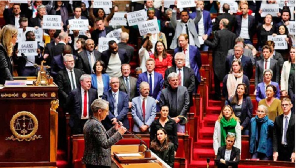 Macron impone reforma de las pensiones sin el voto de los diputados