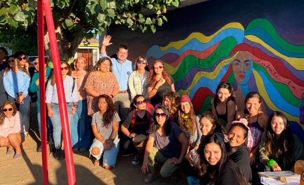 Con mural y conversatorio conmemoran Día de la Mujer