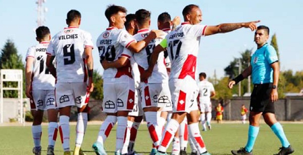 Ñublense venció a Comunal Cabrero y avanzó de fase en Copa Chile
