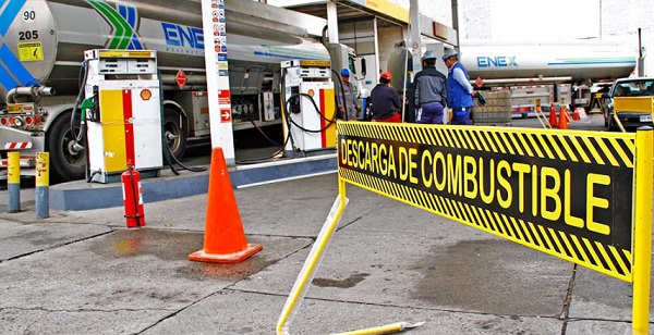 Transportistas critican propuesta de alza del impuesto específico