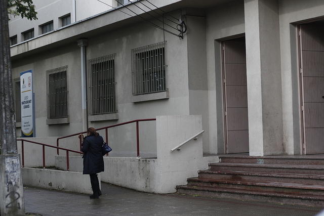 Video muestra a joven que dispara en inmediaciones de Liceo Marta Brunet