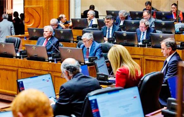 Avanza en el Senado proyecto sobre desnotarización